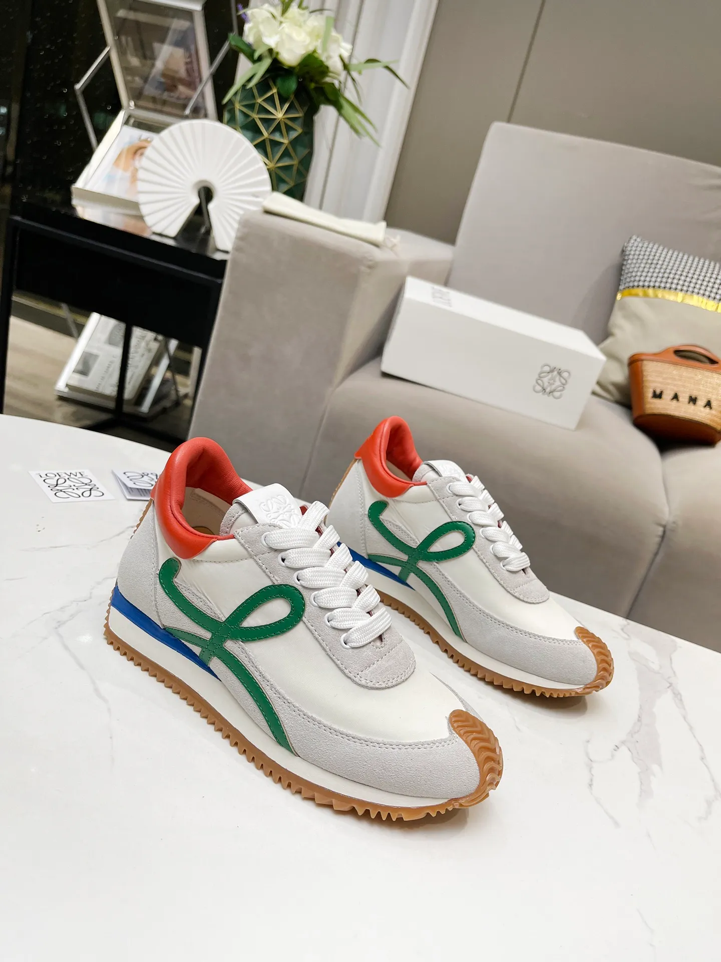 💕💕Factory direct selling price p520💕💕 Men’s code +10, women’s model: 35--39 (customized code 40 for women), men’s model: 40--44 (customized code 45 for men), 🔥🔥Hot LOEWE 2024 latest inner color block moral training shoes Forrest shoes, super good-looking, super versatile Color-blocked stitching upper, very high-end hidden inseam 4cm! The heel has a novel design, is soft and comfortable, and has an exclusive brand logo on the side. It will be rated as the most comfortable sneaker of the year and is a must-have for your shoe cabinet!  The upper is made of special original cowhide + original cloth imported from Australia. The cowhide insole / original private model is exclusively customized with a 1:1 outsole!  Complete set in original packaging.